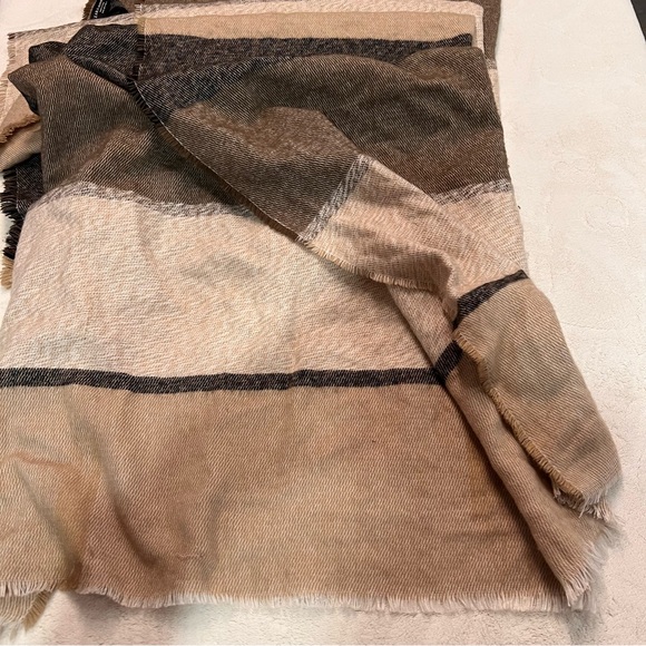 ZARA Oversized Cream/Tan Scarf - OS - Picture 4 of 4